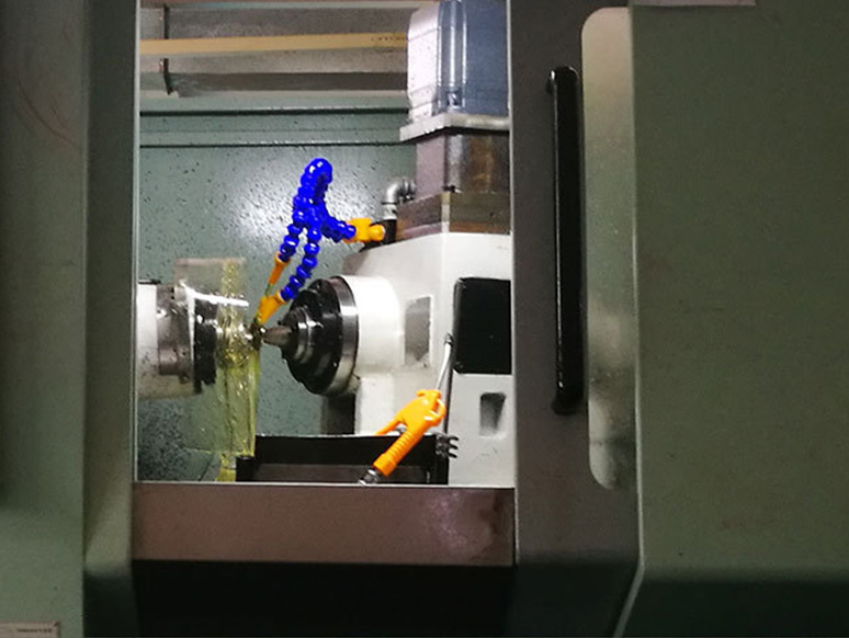 Small modulus spiral bevel gear CNC milling machine